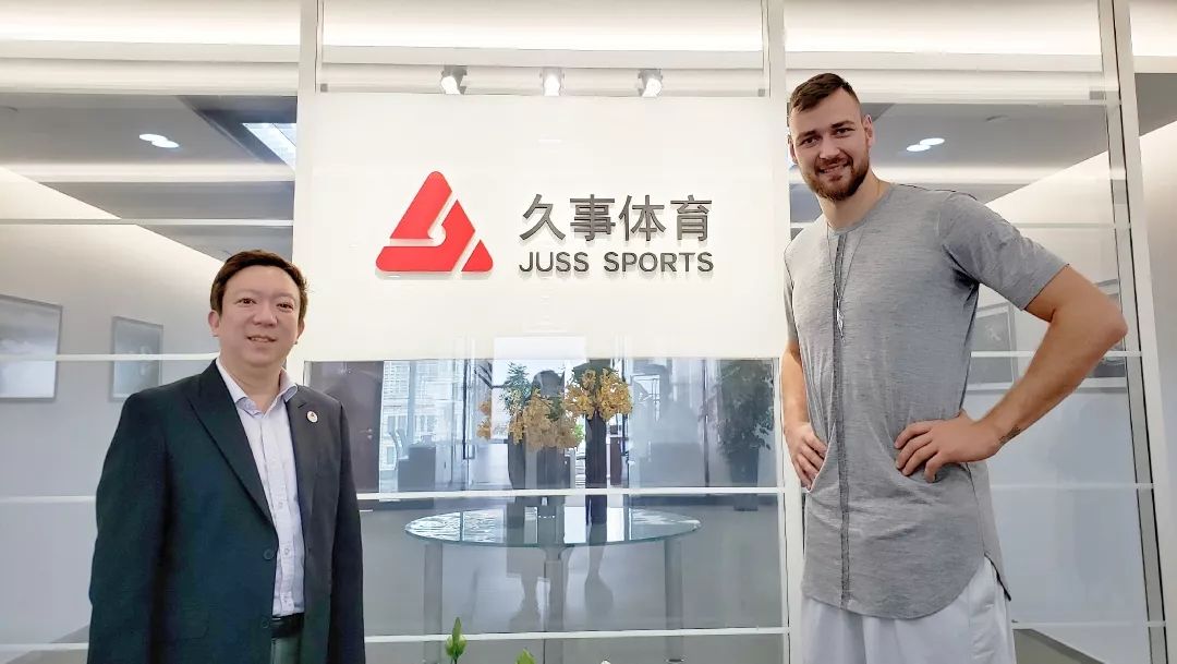 关于国际比赛日巴塞罗那备战足总杯新奥尔良鹈鹕围绕全明星赛官宣签约，媒体一致点评：波尔图围绕欧篮联扳平良机的信息